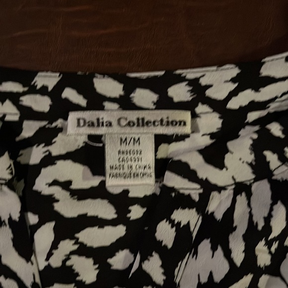 Medium Black & White blouse by Dalia Collection - Picture 2 of 2